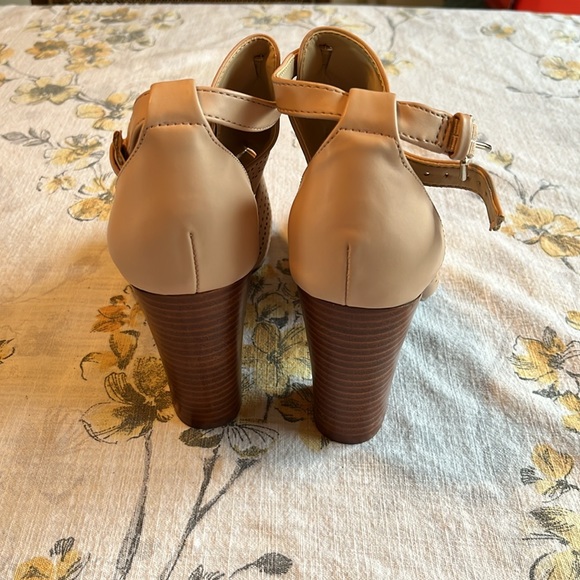 Violet & Red hells size 8 1/2 - Picture 4 of 7